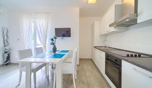 Comfort Two-Bedroom Apartment with Balcony
