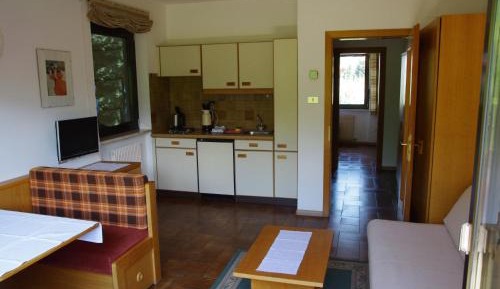 One-Bedroom Apartment with Balcony (3 Adults)