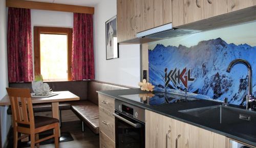Two-Bedroom Apartment with Balcony (Madlein)