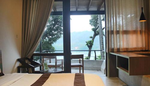 Deluxe Double Room with Early check-in/Late check-out on availability + Free drop at the Railway Station during check-out