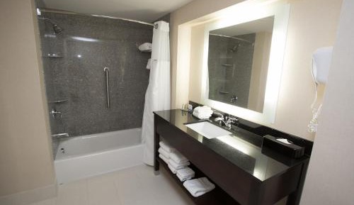 Deluxe King Room - Non-Smoking