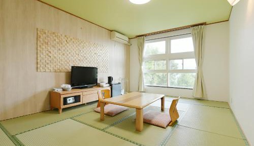 Japanese-Style Twin Room with No View