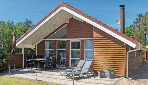 Three-Bedroom Holiday Home 