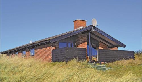 Three-Bedroom Holiday Home 
