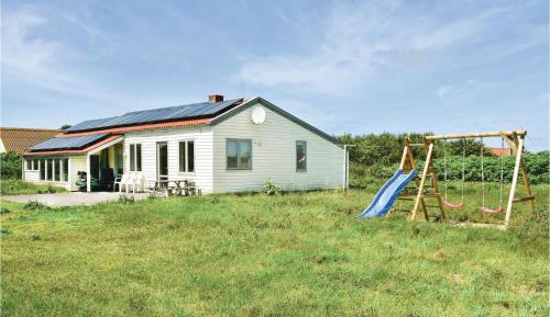 Three-Bedroom Holiday Home 