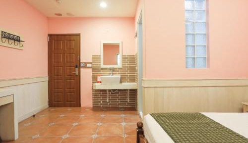 Double Room with No Window