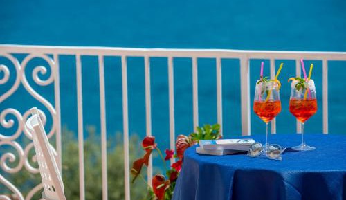 Standard Triple Room with Balcony and Sea View