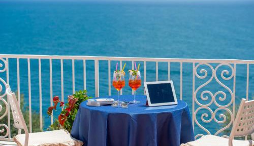 Standard Double Room with Balcony and Sea View