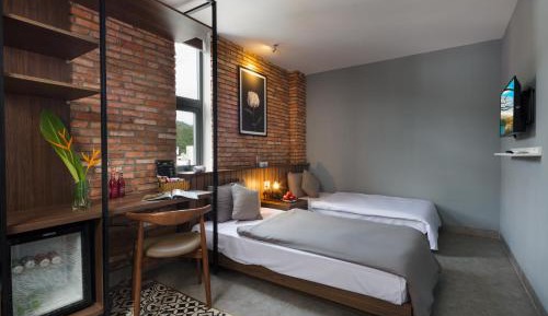 Cozy Room, 2 Single Bed with Window