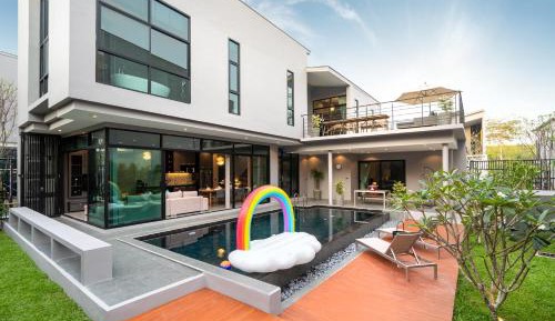 Four-Bedroom Holiday Home