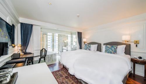 Akara Deluxe Twin Room