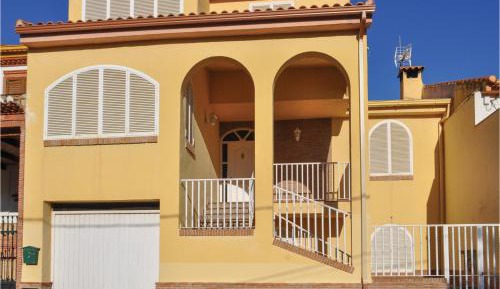 Three-Bedroom Holiday Home 