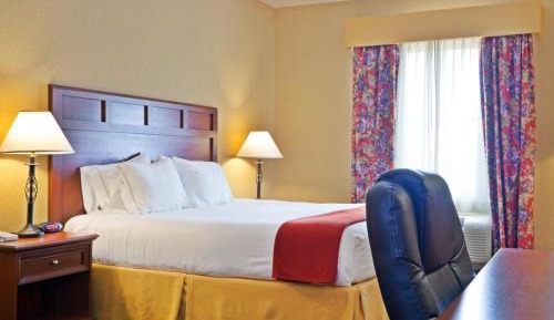 Standard King Room with Accessible Tub - Mobility Access