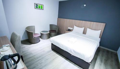 Deluxe Queen Room