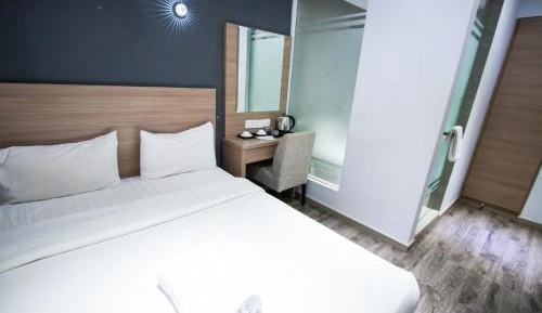 Standard Queen Room