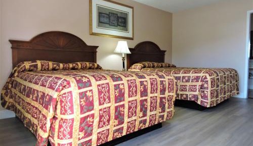 Queen Room with Two Queen Beds - Smoking