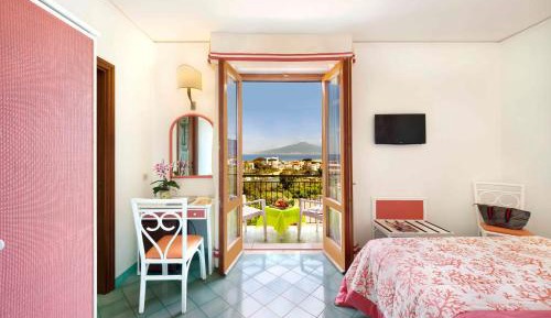 Double or Twin Room with Sea View