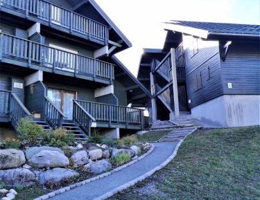 Apartment with Mountain View