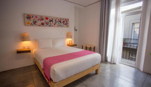 Deluxe Queen Room