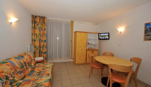 Studio (3-4 People)