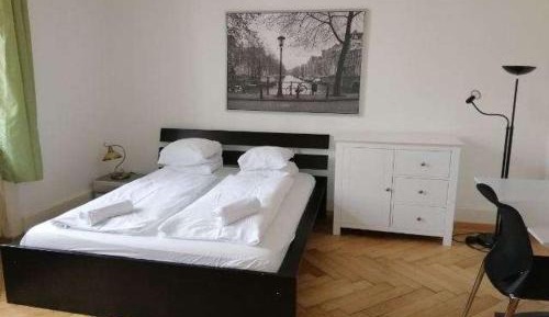 Triple Room with City View and Shared Bathroom