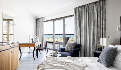 Classic Room with Two Twin Beds and Terrace