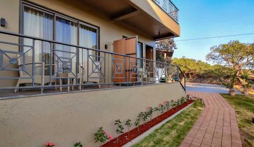 Premium Room with Balcony and Bathtub - Ground Floor