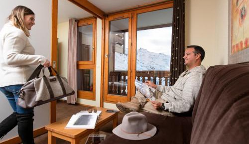 One-Bedroom Apartment with Cabin (4-6 People)