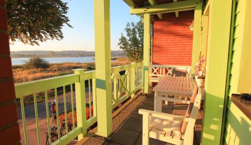 Apartment with Lake View