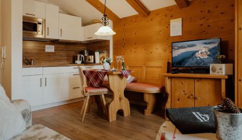 One-Bedroom Apartment with Mountain View