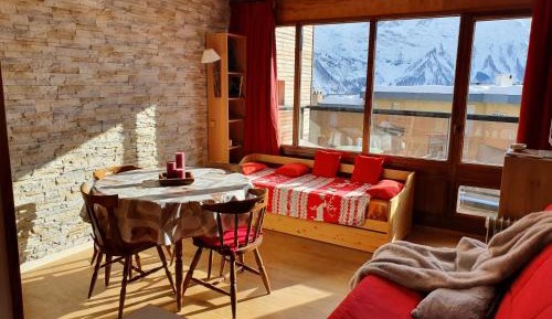 Studio with Mountain View