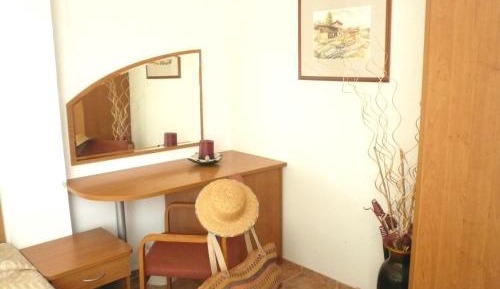 Two-Bedroom Suite with Pool View (No balcony)