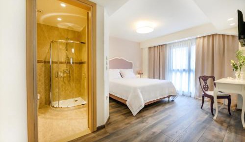 Deluxe Family Suite