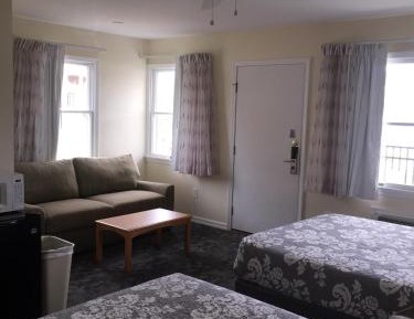 Lakefront 2 Queens and Sleeper Sofa