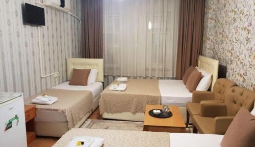 Quadruple Room with Street View