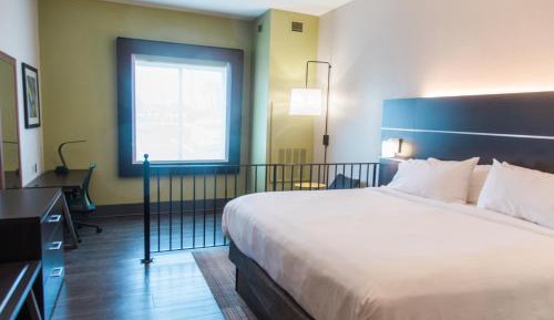 Standard King Room with Accessible Tub - Mobility Access