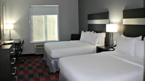 Standard Queen Room with Two Queen Beds - Communications Accessible