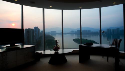 Premier King Room with River View