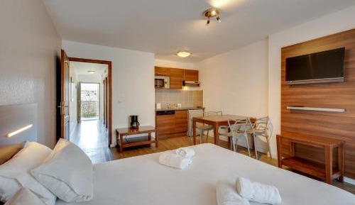 One-Bedroom Apartment with Balcony (2 Adults + 2 Children)