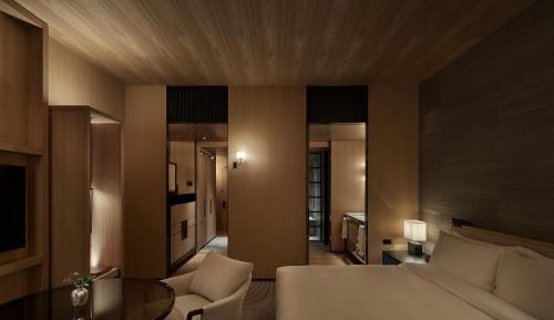 King Room with One King Bed and Pagoda View