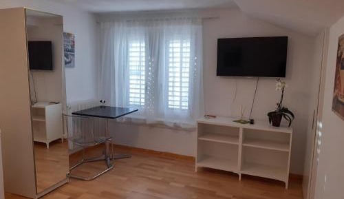 Single Room with Shared Bathroom