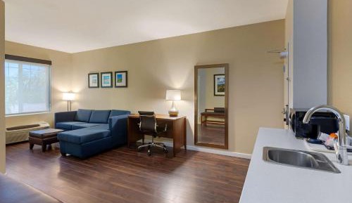Suite, 1 King Bed with Sofa Bed, Non Smoking