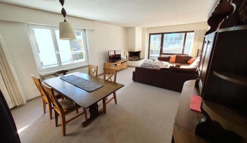 Apartment with Mountain View