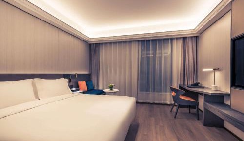 Standard King Room - Indoor-facing Window