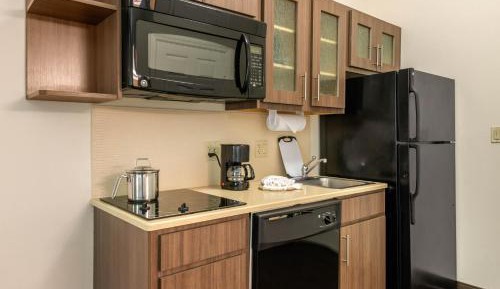 One-Bedroom Queen Suite