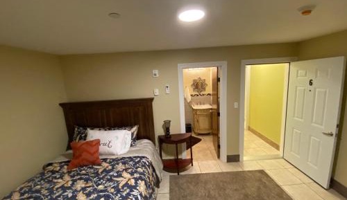 Deluxe Queen Suite
