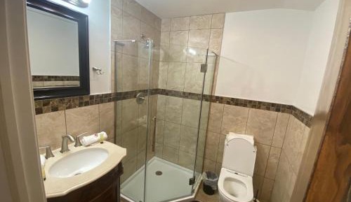 Deluxe Queen Suite
