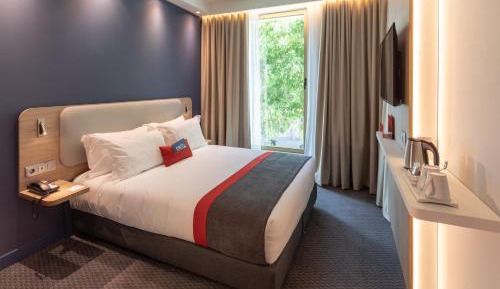 Standard Queen Room - Free Breakfast