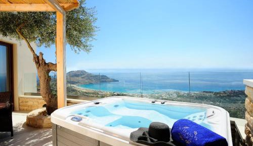 Cretan House with Panoramic View & Jetted Tub