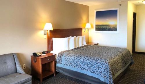 One-Bedroom King Suite - Non-Smoking